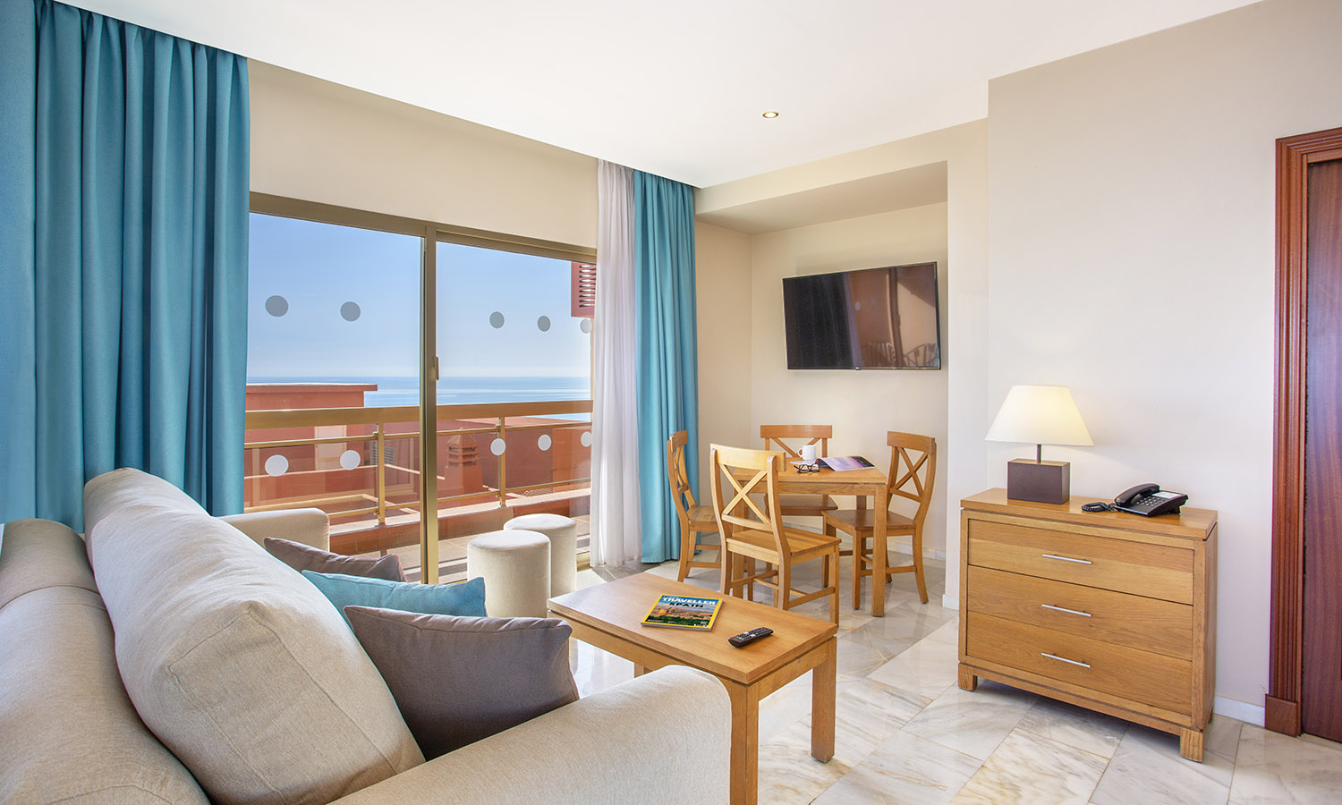 1 Bedroom Family Room lounge